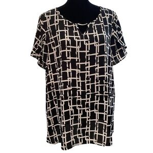 Counterparts woman’s black and white, flutter sleeve, abstract design,size large